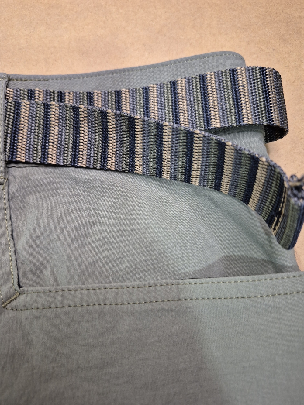 Orvis Men's Cargo Shorts in Light Olive with Striped Webbing Belt 3355/379 - Picture 5 of 10